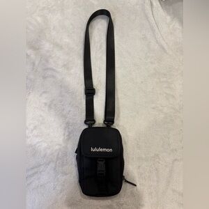 LULULEMON SLING CROSSBODY BAG